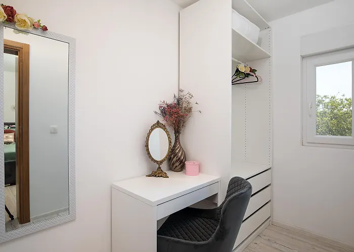 Eman Вілла Пула