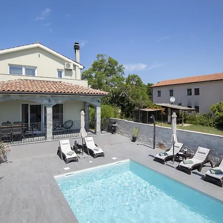 Villa Eman Pula