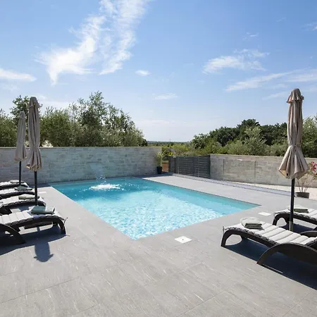 Eman Villa Pula